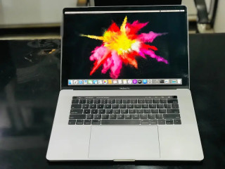 apple-macbook-pro-2018-ci9-32gb-ram-2tb-ssd-4gb-gc